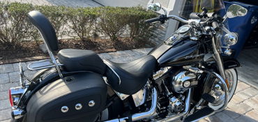 2016 HARLEY-DAVIDSON SOFTAIL DELUXE (VIVID BLACK) motorcycle for rent near BRADENTON, FL