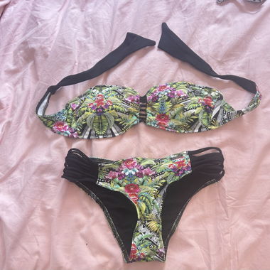 Bikini ensemble 