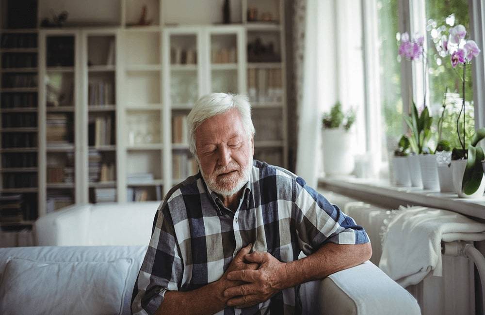 le persone con AF possono avvertire dolore al petto