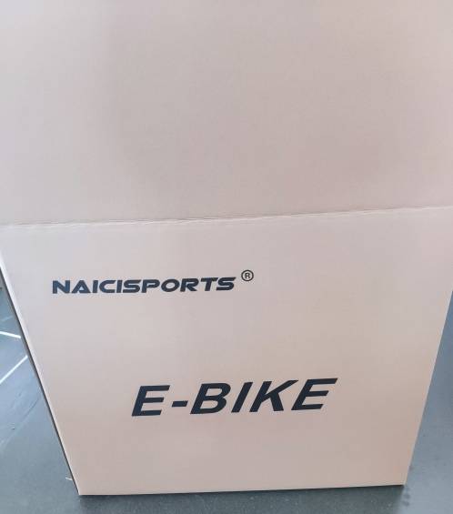 NaicibikeC2が入った段ボール