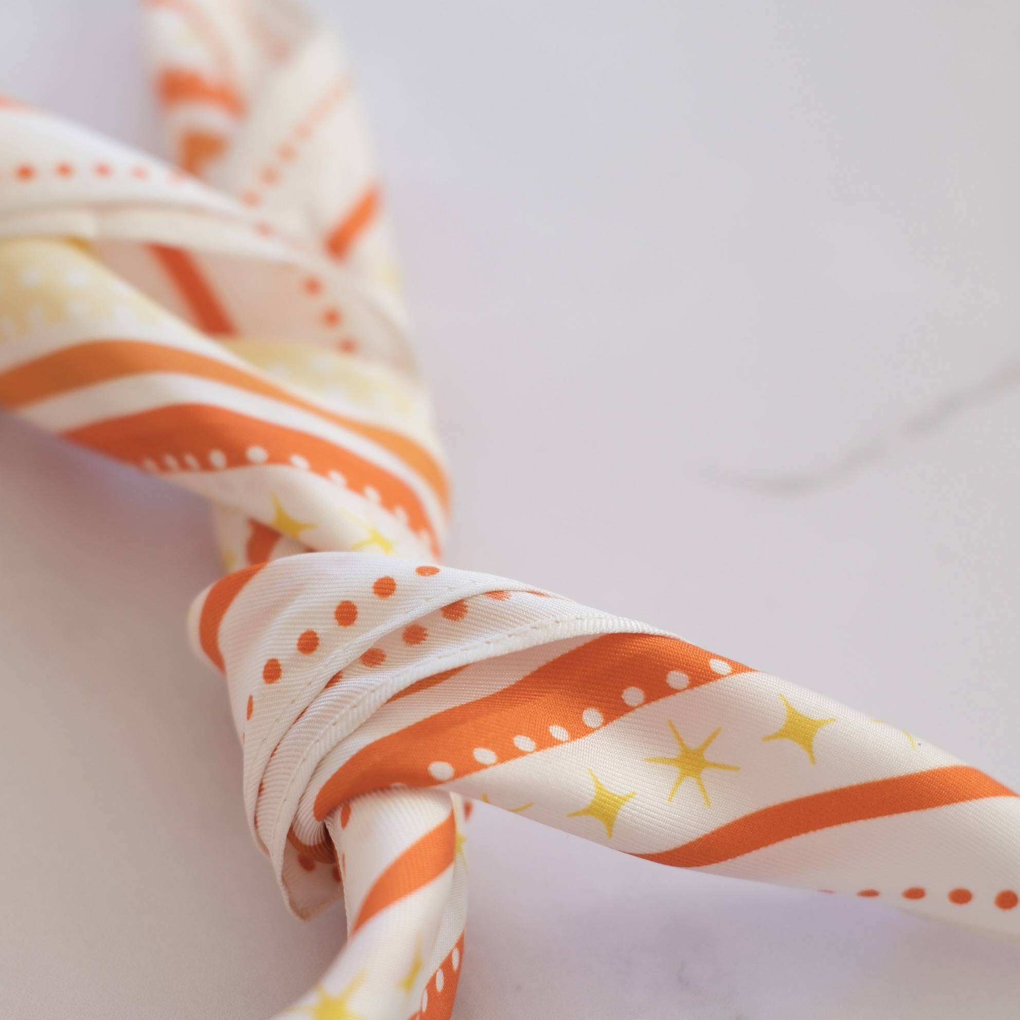 collaboration solidaire suisse terre des hommes joli nous foulard 100% soie douce élégant 100% bénéfices reversés