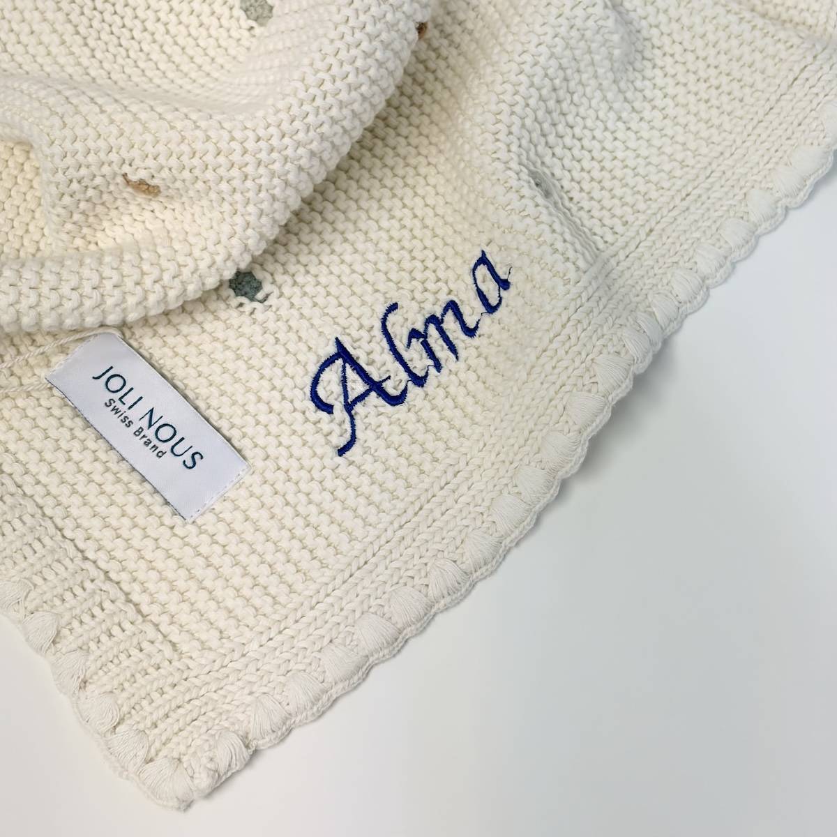 Lange XL et mini élégant de la marque suisse Joli Nous, un accessoire premium pour bébé, alliant design raffiné et qualité exceptionnelle