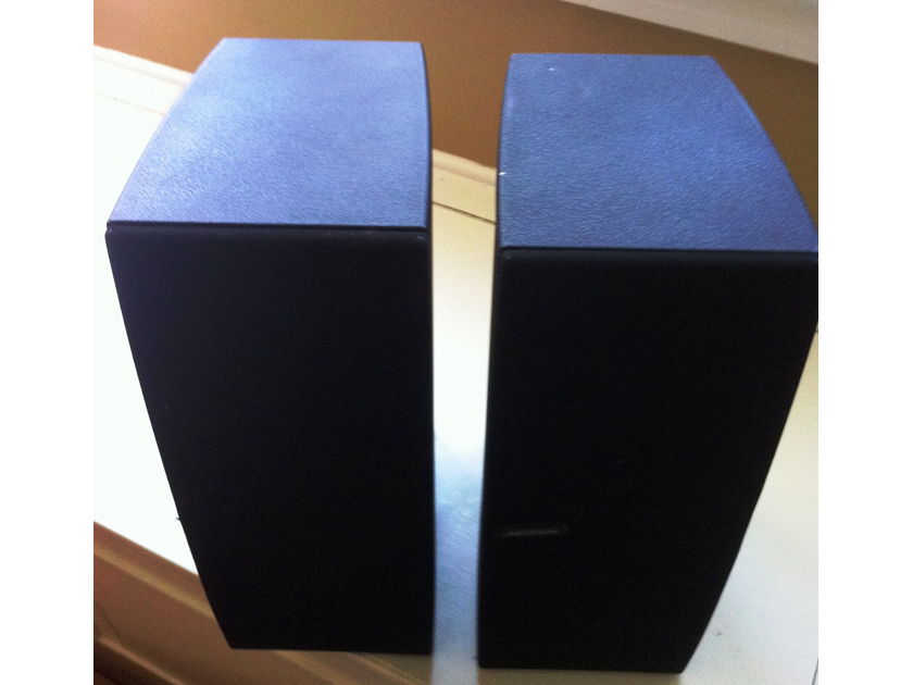 Meridian M33 Active speaker with RCA and XLR