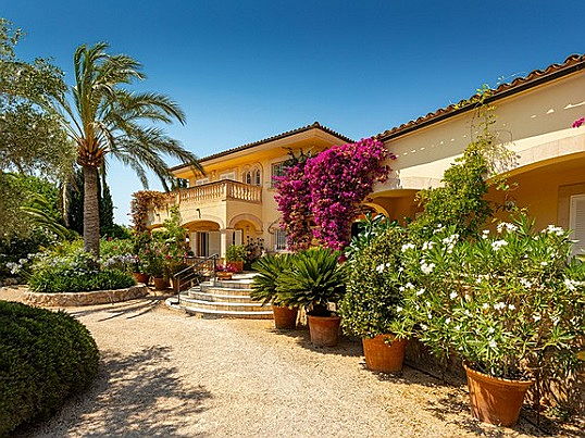  Balearen
- Herrschaftliches Haus mit traumhaftem Garten zum Kauf in Llucmajor, Mallorca