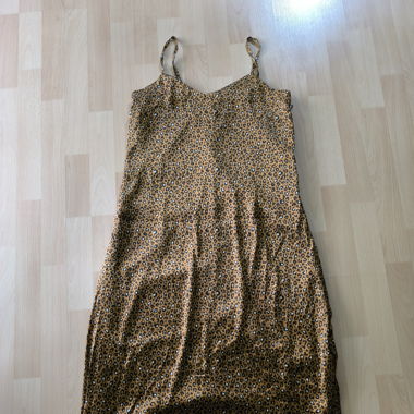 Kleid im Leomuster
