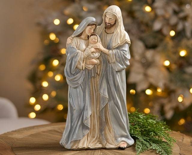 Raz Imports Wooden Sleigh With Winter Natural Arrangement and Pinecone Christmas Home Decor