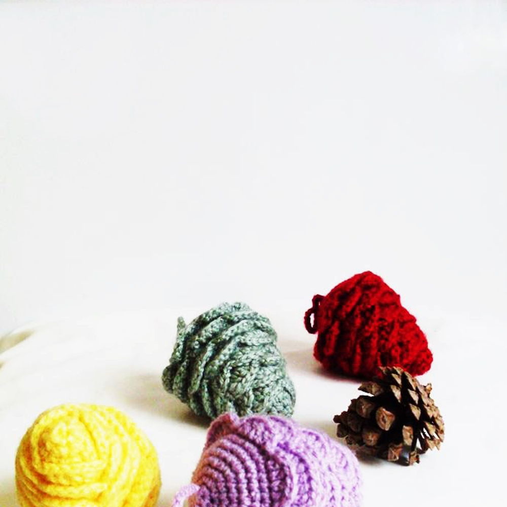 Colorful Pine Cone for Decoration amigurumi