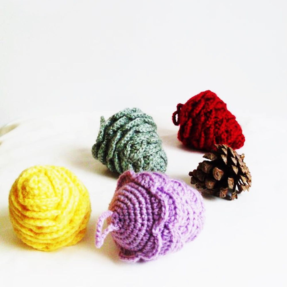 Colorful Pine Cone for Decoration amigurumi