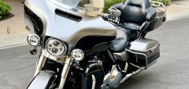 2016 HARLEY-DAVIDSON TOURING ELECTRA GLIDE ULTRA CLASSIC (TWO TONE) motorcycle for rent near Irvine, CA