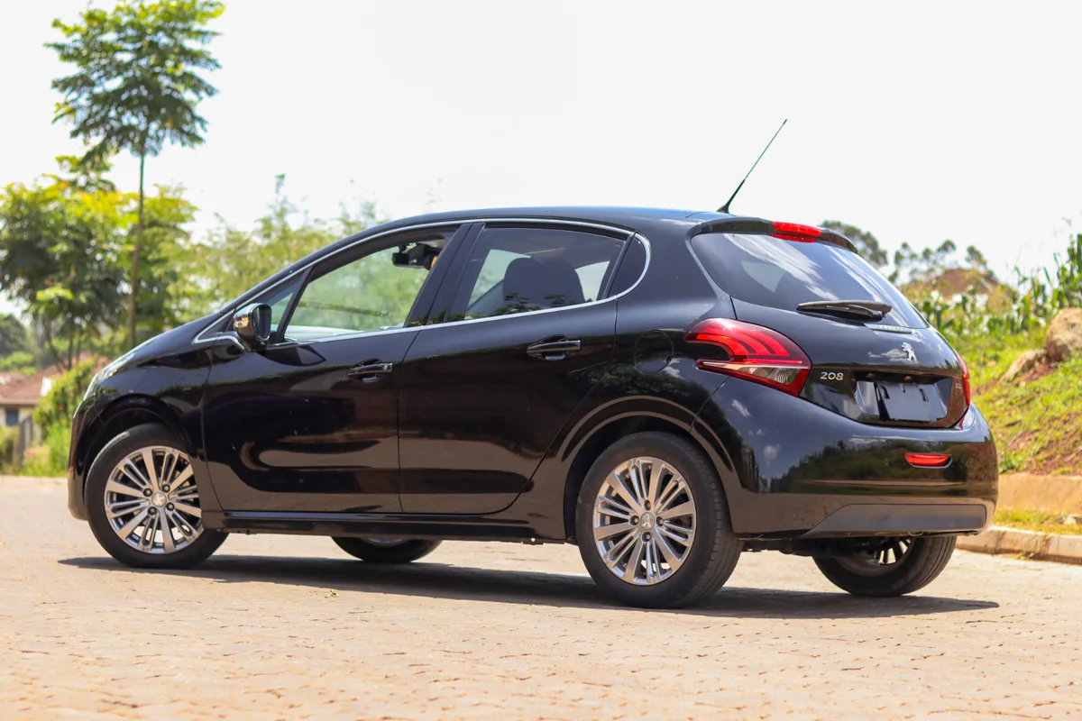 2016 Peugeot 208 — Royal Max Motors — photo 11 of 16