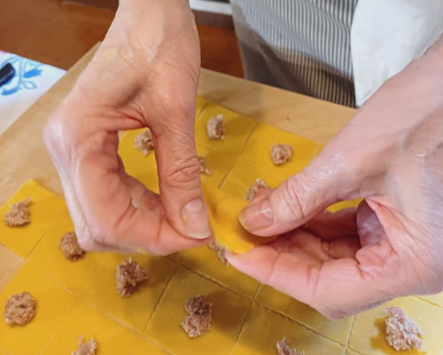 Cooking classes Bologna: Discovering 5 treasure chests of delicious flavors.
