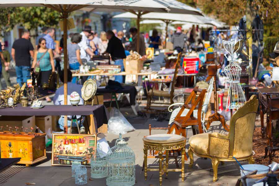 Private Insider Tour of Grand Ecseri Flea Market - photo 1