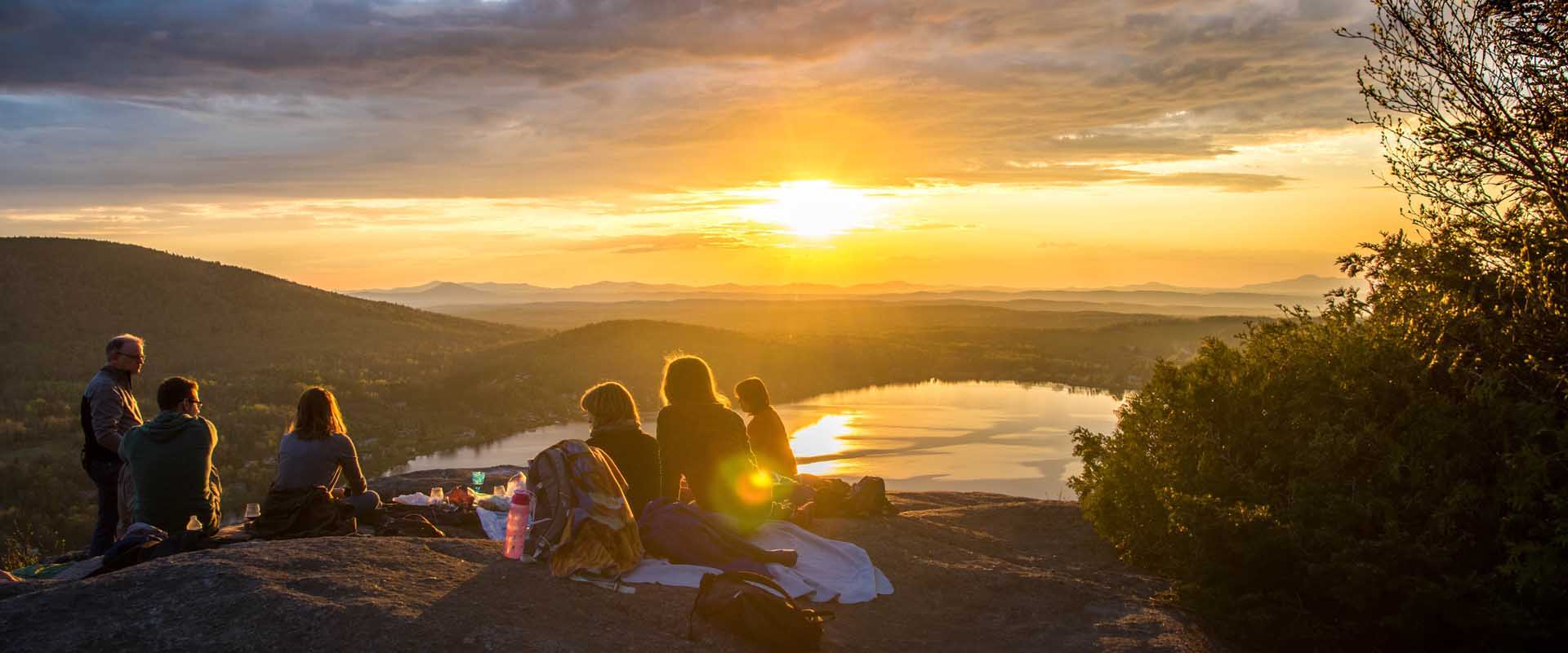 Programme explorateur et aventurier Mount Trail. Nous soutenons les expéditions ultralégers avec nos sacs de couchage, quilt, tente.