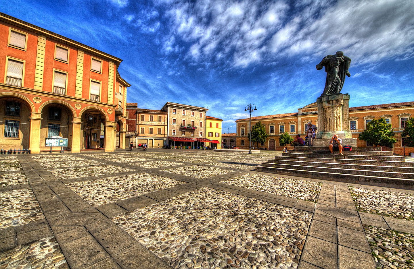  Riccione
- Piazza arco santa.jpg