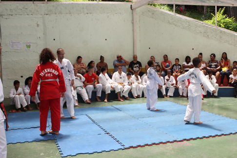 Pratica de taekwondo no Projeto Itamar