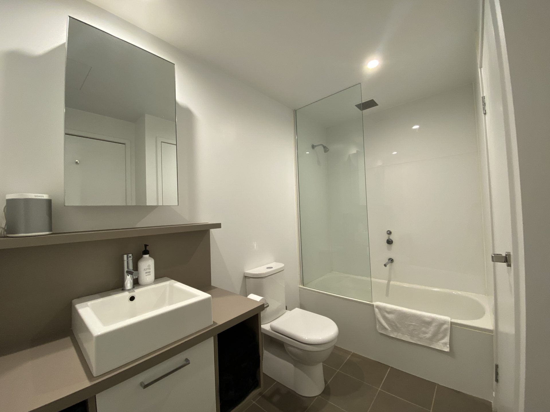 FOR LEASE Impeccably Presented and Beautifully Spaced Bayside Residence with Oversized Terrace- Port Melbourne - Image 9