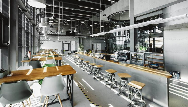 hurricane factory berlin bar und essbereich