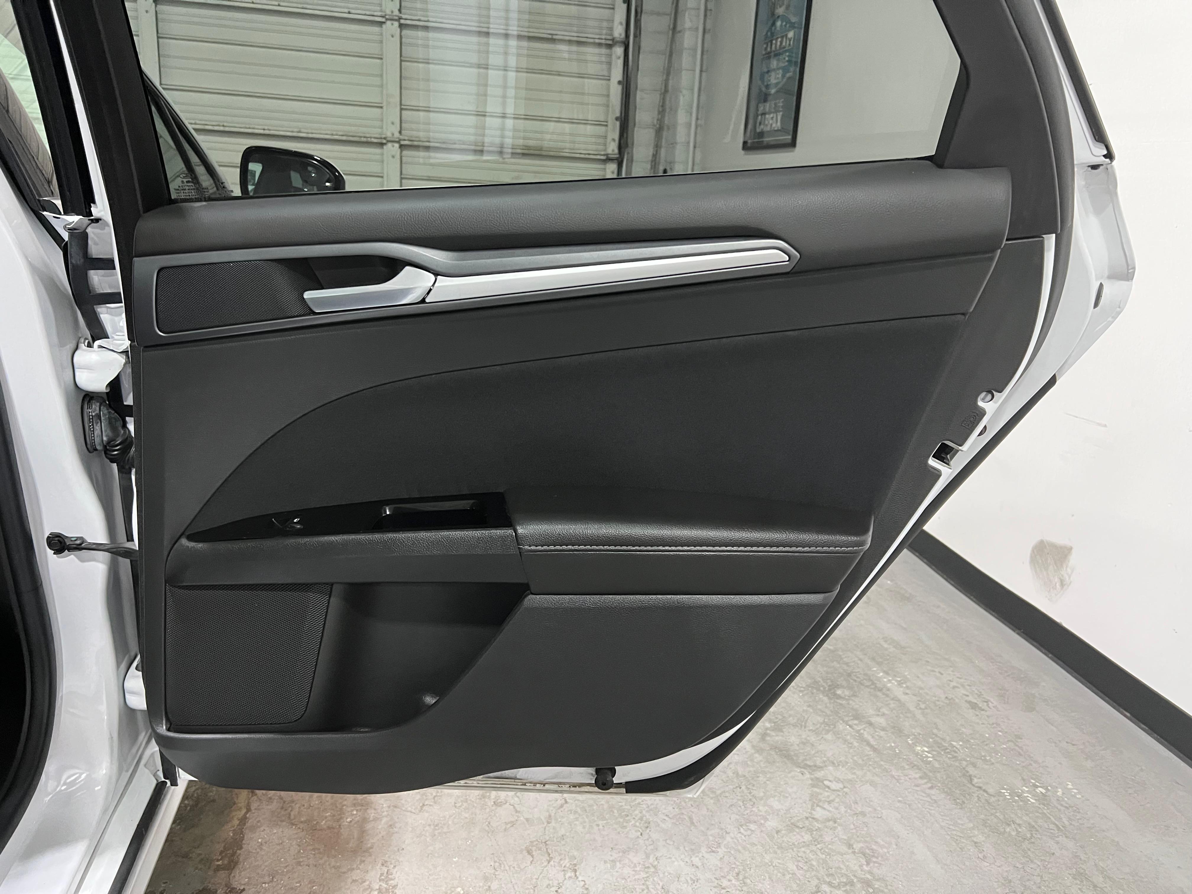 2015 Ford Fusion Hybrid 11