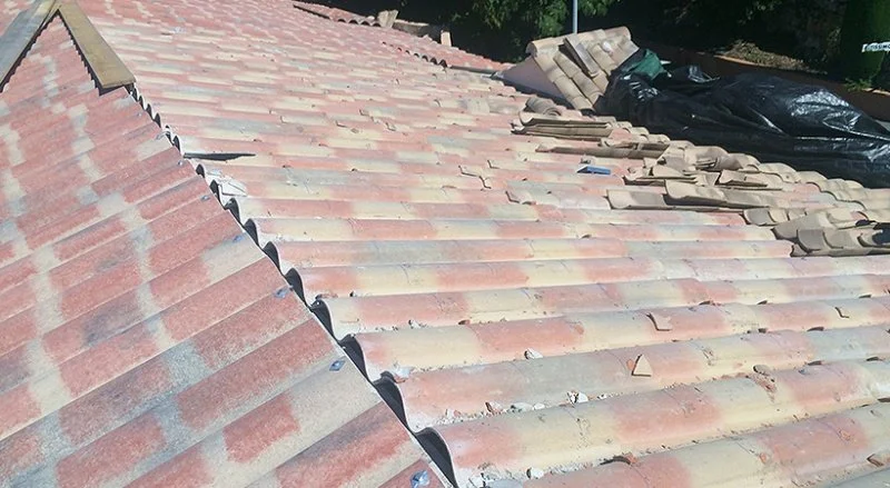 Rénovation d’une toiture avec bâchage et pose d’une couverture en PST à Grasse — photo 12 sur 13 — CEG TOITURE