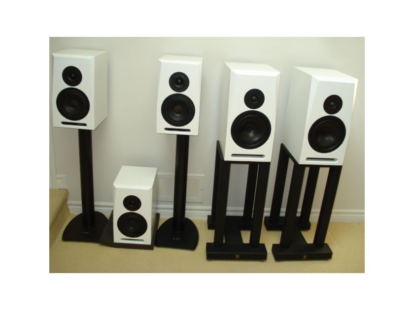 Set of 5 active Spendor speakers SA300 and SA200 in white