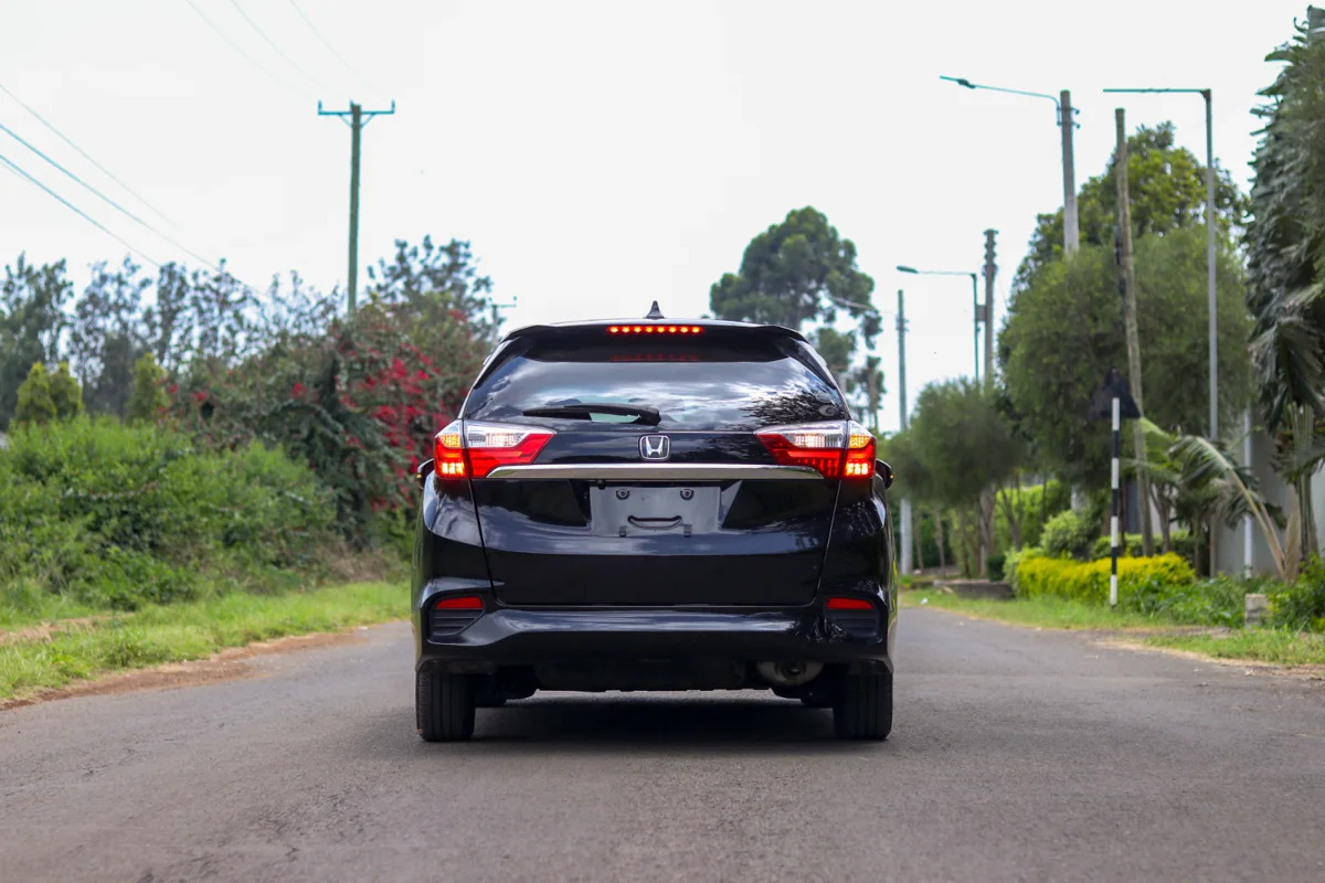2016 Honda Fit Shuttle — Royal Max Motors — photo 9 of 12