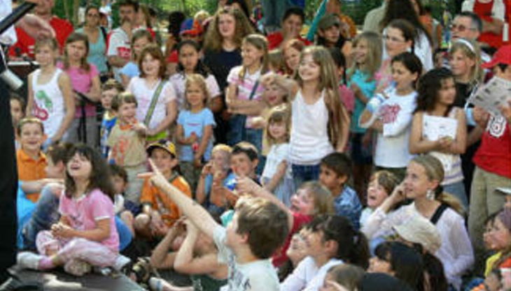 magic thomas zauberer auf der bühne