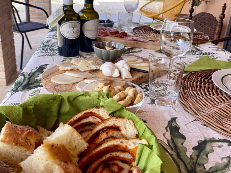 Food experiences Tricarico: Lucana tasting in a centuries-old organic olive grove