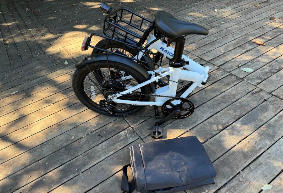 折りたたみ自転車と輪行バッグ