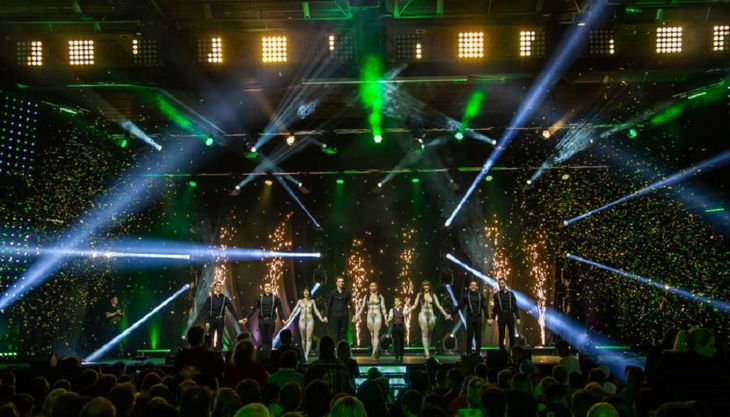 bester geburtstagde maxim maurice zauberer bühne aufführung