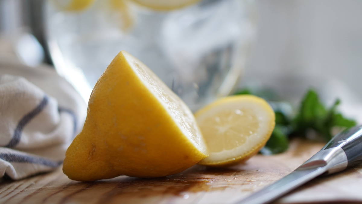 Jus de citron contre les taches de vin