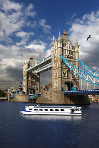 Cruise the Thames with flexible boarding