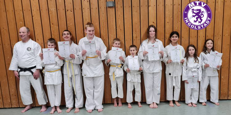 Karateprüfung für Kinder
