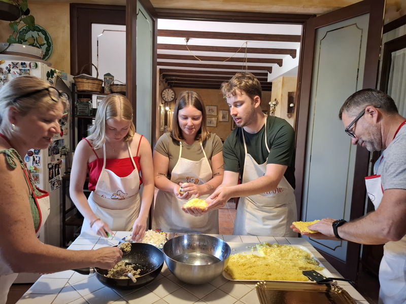Corsi di cucina Pedara: Impara a preparare arancini, scacciate e cipolline 