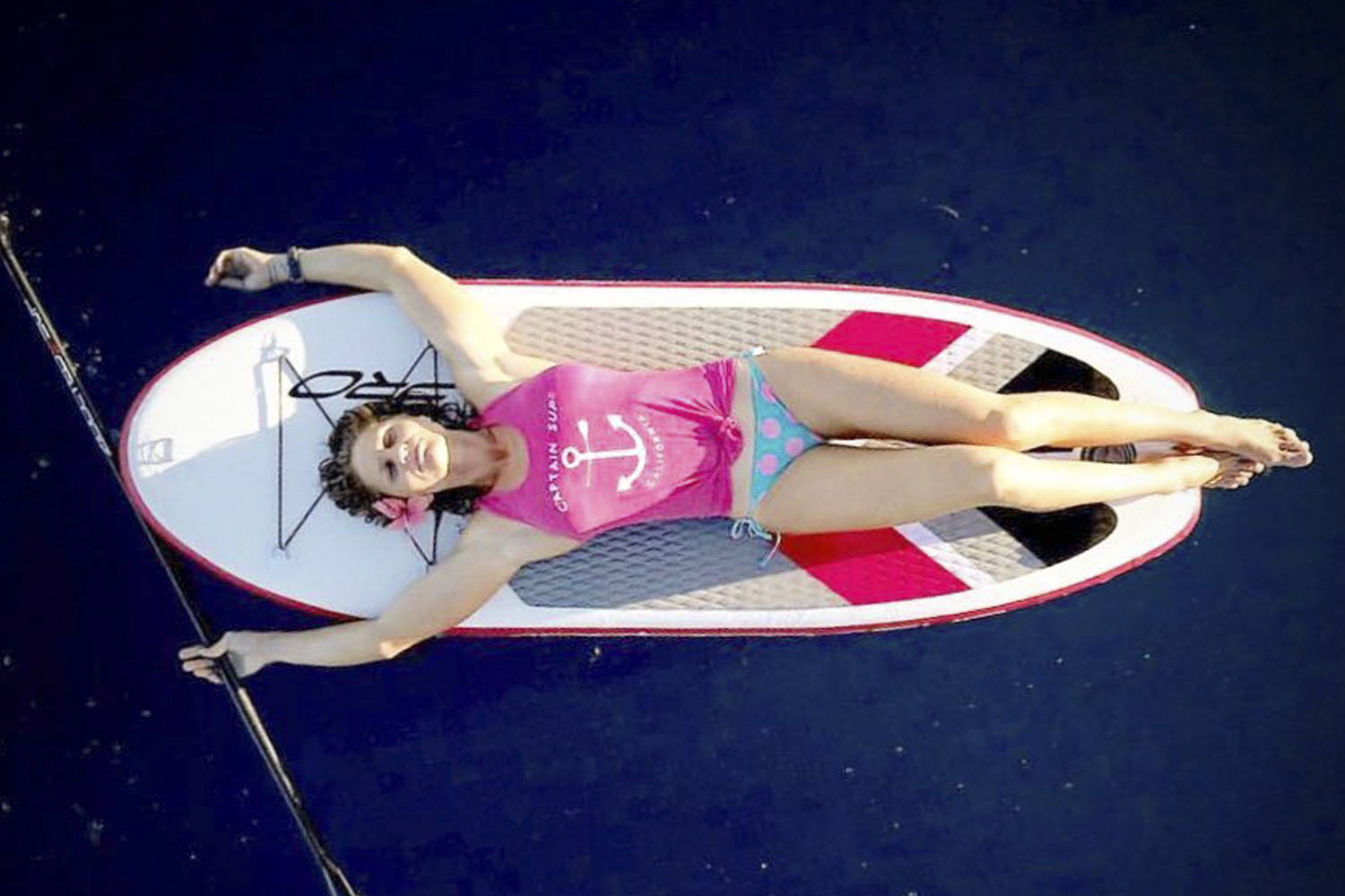 425pro Air SUP all round board: a woman lying on the board in the sea