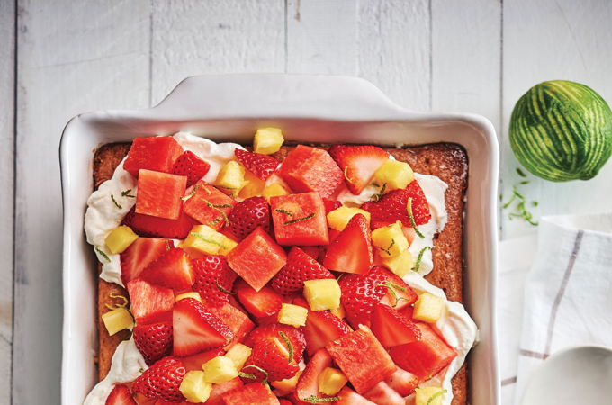 Gâteau aux trois laits (tres leches), aux fraises et au melon d’eau