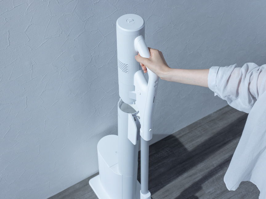 サッと取り出し、クリーンドックに戻せば充電開始。<br>
