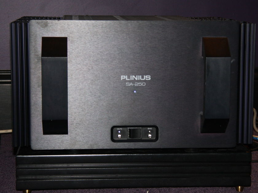 Plinius SA-250 MKIV black Priced to sell ship anywhere in the world