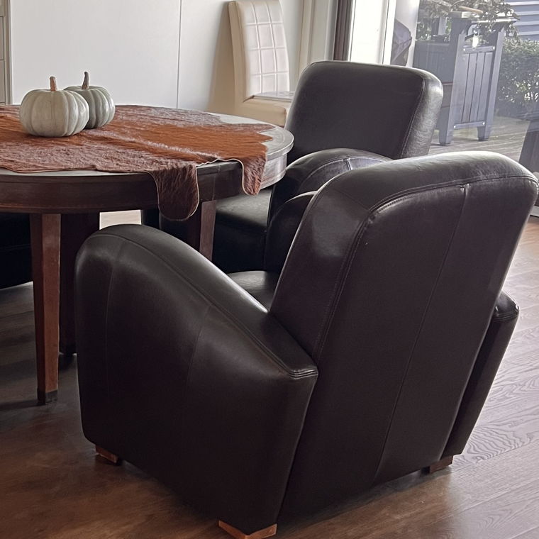 CLUB CHAIRS IN CHOCOLATE BROWN LEATHER