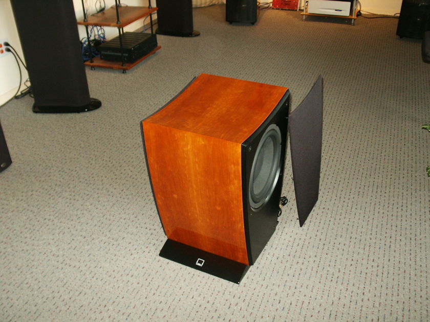 Dali Helicon 600 gloss cherry subwoofer