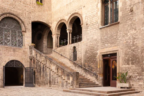 Barcelona Picasso Walking Tour with Skip-the-Line Museum Entry