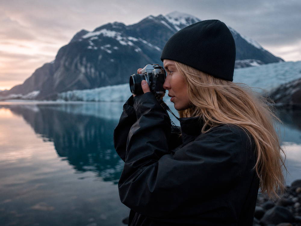 Person wearing a Kootenay Knit beanie overlooking the snowy Rocky Mountains