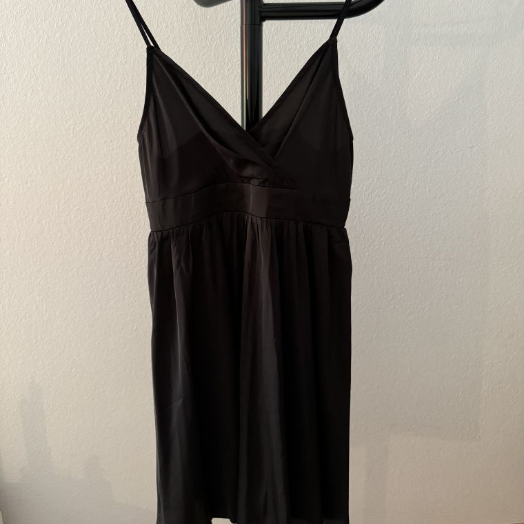 Sommerliches schwarzes kurzes Kleid