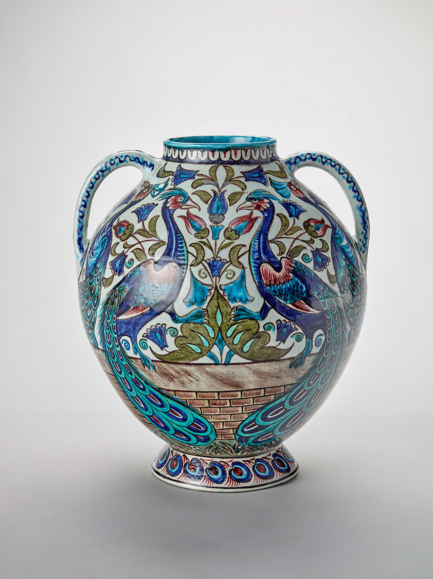 Peacock Vase (DeMorgan)