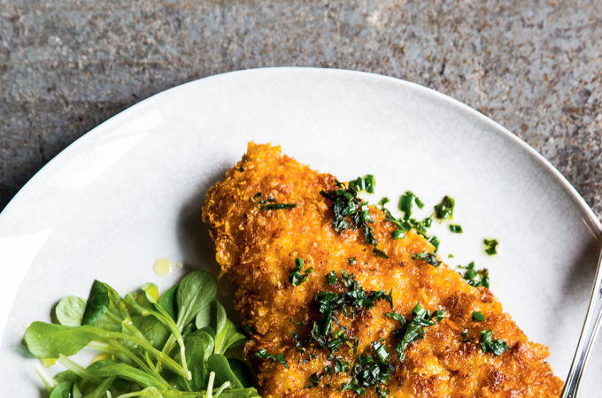 Filets de poisson panés aux flocons de maïs et beurre aux herbes
