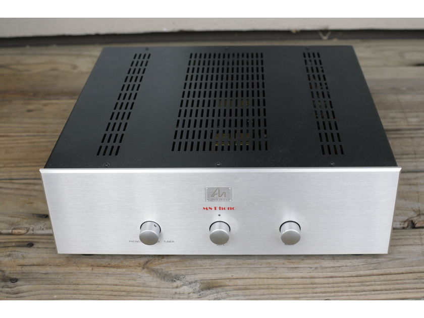Audio Note UK M8  Audio Note UK M8 preamplifier with phono section