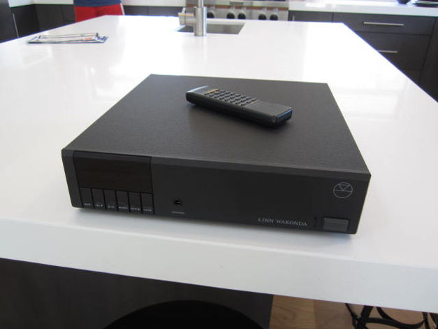 Linn Wakonda line preamplifier with remote mint, must see