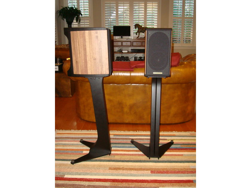 SONUS FABER  LIUTO MONITOR- WALNUT IMMACULATE WITH STANDS