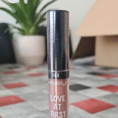 Misslyn Love At First Boost Volumizing Gloss
