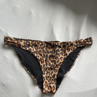leo bikini bottom