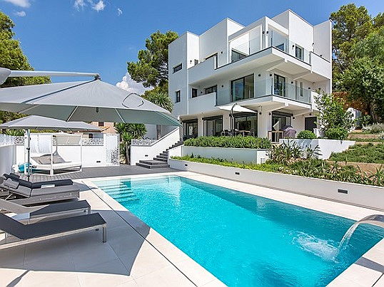  Balearen
- Moderne Villa mit Pool und Meerblick zum Kauf in Portals auf Mallorca